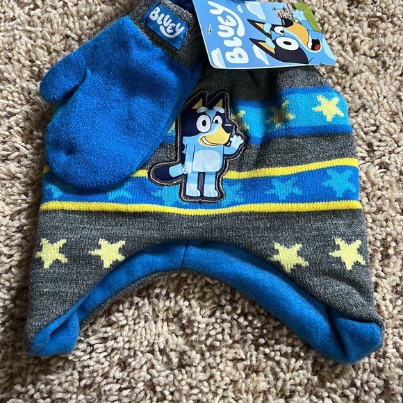 BNWT Licensed Bluey beanie w/matching gloves for boy/girl! - Picture 2 of 3